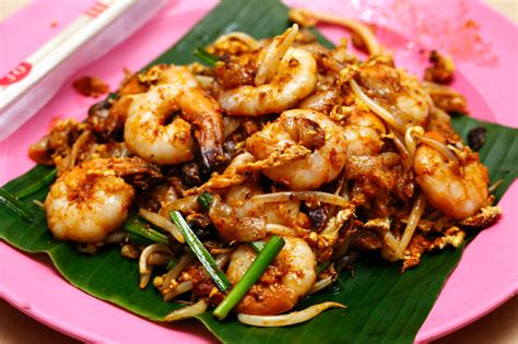Some kwetiau goreng are made plain without any protein and some are made similar to this version. Netizen Berbalah Kerana Kuey Teow Goreng & Basah