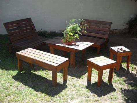 Pallet patio furniture can help you create the perfect urban oasis. Outdoor Inspired Pallet Patio Furniture