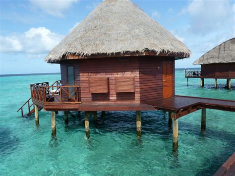Die insel ist klein aber fein und stellt so etwa dar, wie die malediven fr�her waren. "Wasserbungalow" Hotel Angaga Island Resort (Vilamendhoo ...