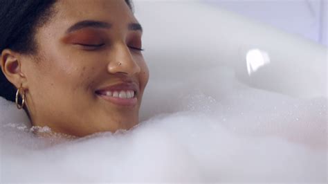 Bubble Baths And Champagne At The Vendue Youtube