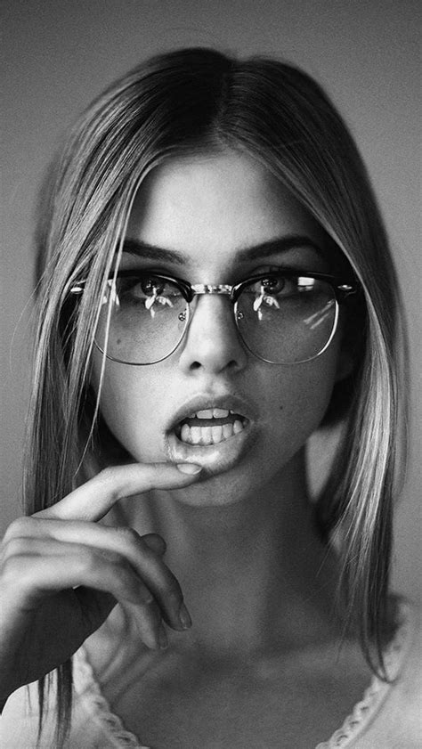 αℓєχ 🌹‿ In 2020 Girls With Glasses Portrait Photography Poses Women