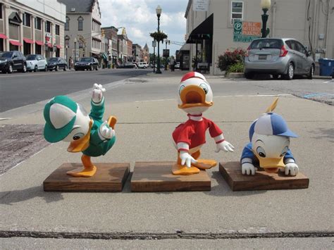 Disney Store Display Huey Dewey And Louie Life Size Statue Set Playing