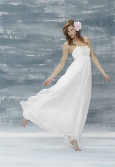 Did you wake up to an invitation for a beach wedding? Dream Wedding Place: Beach Wedding Dress Styles