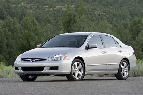 Gain insight into the 2007 accord from a walkaround and road test to review its drivability, comfort, power and performance. 2007 Honda Accord Sedan EX-L - HD Pictures @ carsinvasion.com