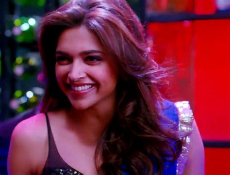 Cute And Sizzling Actresses Stills From Yeh Jawaani Hai Deewani Song Sensational Hot Deepika