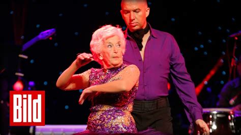 Paddy Jones 80 Jährige tanzt in Hamburg Salsa Britain s Got Talent