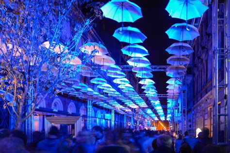 Light Move Festival | Tvn24: Woonerf pod setkami parasolek. Na Festiwal ...