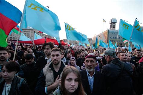 Kiev Ucrania 18 De Mayo De 2015 Tártaros Crimeos Marcan El 71o