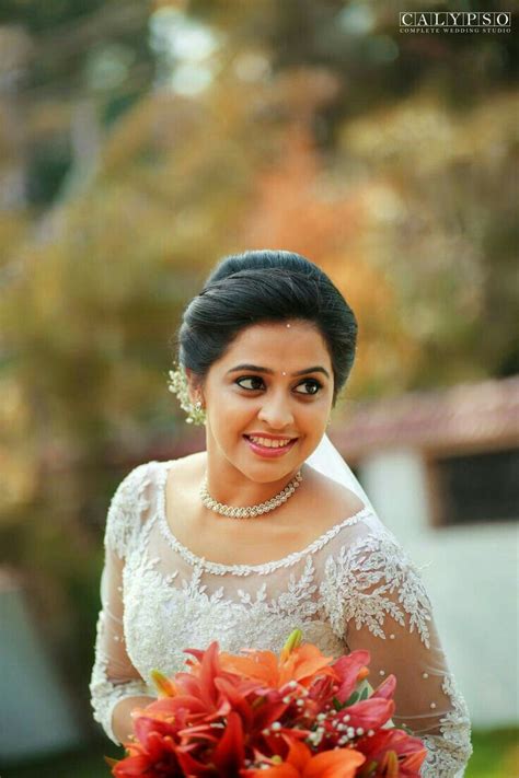 Pin By Arathi Sundarmeena On Wedding Photoshoot Bridal Hairstyle
