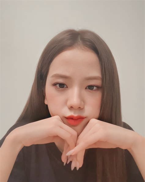 Pink eye shadow can be a fun, cute way to add some color to your regular look. arina on Twitter in 2020 | Black pink kpop, Blackpink ...