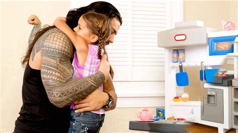 Wwe Roman Reigns And His Daughter Joelle Youtube