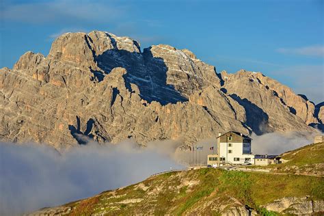 Hut Rifugio Auronzo In Front Of Monte License Image 71128507