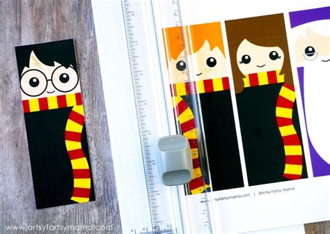 Easy harry potter bookmarks one thing to mention, while painting, in many places two coat of paint is used to give it a better look. Free Printable Harry Potter Bookmarks | Harry potter ...