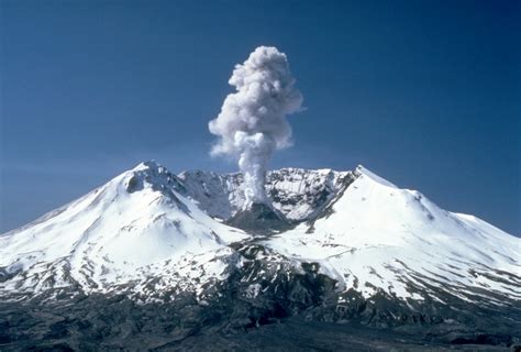 This Is Crazy You Can Watch Mount St Helens Erupt From Space The