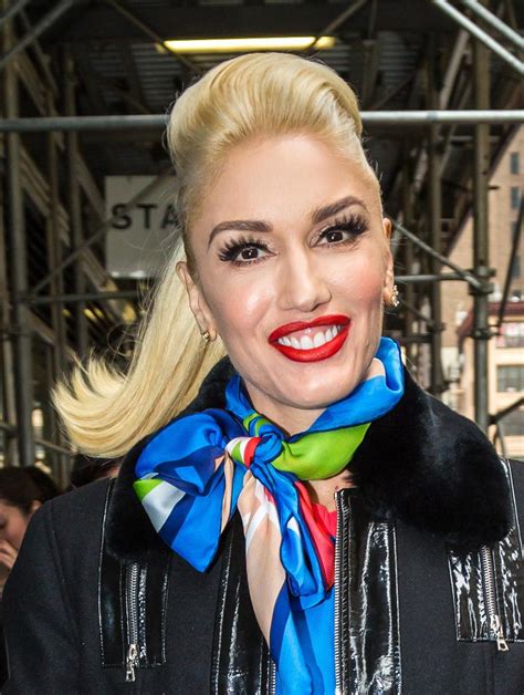 What Blake Wants Gwen Stefani Has A Face Full Of Botox Top Docs Say