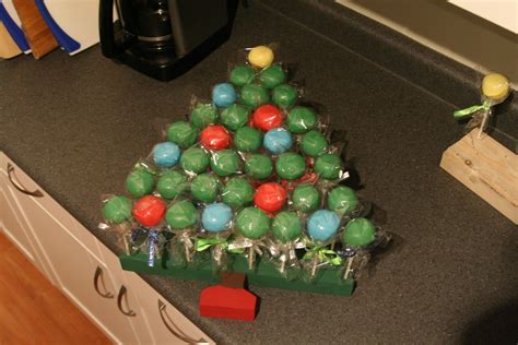 No special cake pan is needed to make this impressive 3d christmas tree cake: Everyday Foodie: Cake Pop Christmas Tree