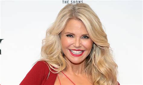 christie brinkley wows in figure hugging jeans with lookalike daughters alexa and sailor hello
