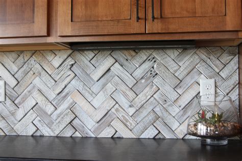 Installing a tile backsplash in your kitchen offers numerous benefits over painted or paper drywall. TILE LAYING PATTERN: WHAT WORKS THE BEST