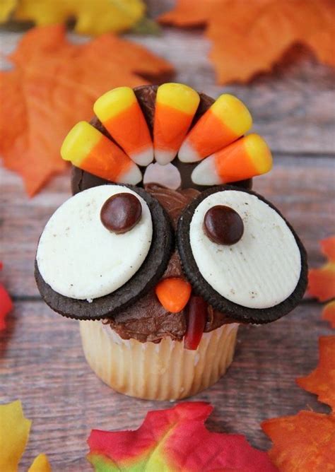 wide eyed turkey cupcakes turkey cupcakes thanksgiving treats delicious thanksgiving