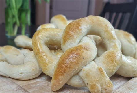 Soft homemade pretzels without yeast. Homemade Soft Pretzels | Maybe Jamie