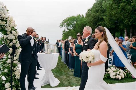 Green Bay Packers Running Back Aj Dillon And Gabrielle Toonen S Glamorous Wedding In Door County