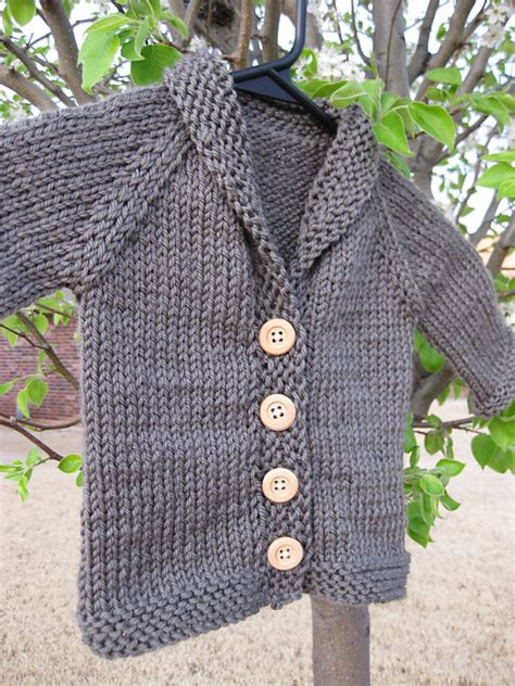 The designer says this draped front shrug is a super simple pattern, a great first garment for an advanced beginner looking to move beyond scarves and baby blankets. 9 Easy Baby Sweater Free Knitting Patterns — Blog.NobleKnits