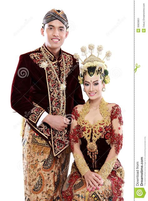 Total terdapat 35 kabupaten/kota di provinsi jawa tengah. Traditional Java Wedding Couple Stock Image - Image of attractive, heritage: 30829851