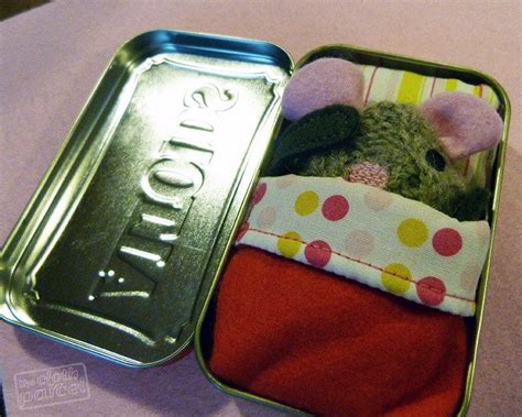 Make This Altoid Tin Mouse House Tutorial Mint Tin Crafts Matchbox