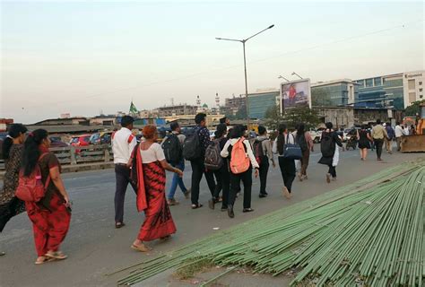 A Quarter Of Mumbai Walks To Work And Theyre More Beaten Down