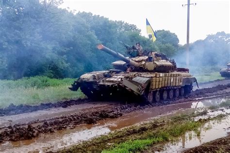 Ukrainian 17th tank brigade T-64BV during War in Donbass. | Army tanks ...