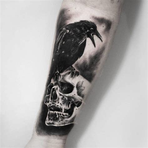 Raven And Skull Tattoo By Olcurtattoo Schädel Tattoo Kleine Tattoo