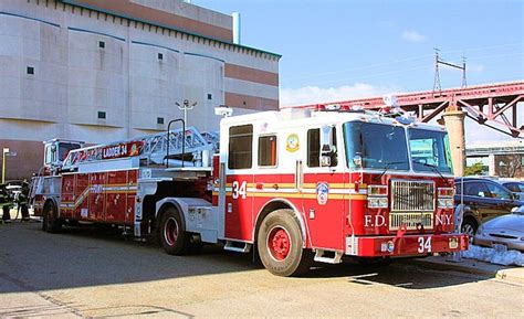 Fdny Ladder 34 Fdny Fire Trucks Fire Engine