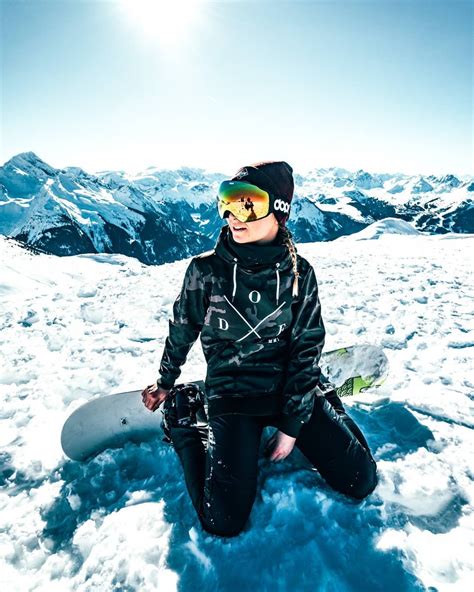 snowboard girl snowboarding women snowboarding outfit snowboard gear womens snowboarding outfit