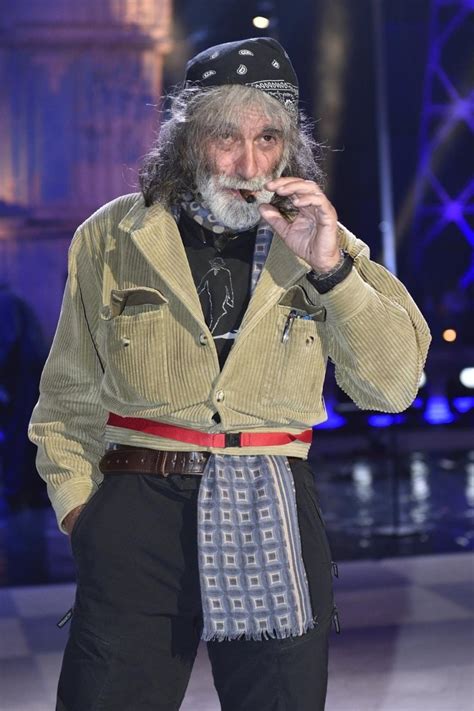 Classe 1950, molta della vita di mauro corona l'ha raccontata lui stesso. Mauro Corona: età, altezza, peso, moglie figli | Caffeina ...