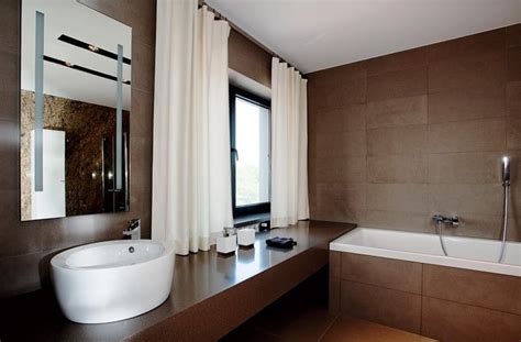 Bathroom with wooden beadboard wall and ceiling. Brown bathroom ideas - HOUSE INTERIOR