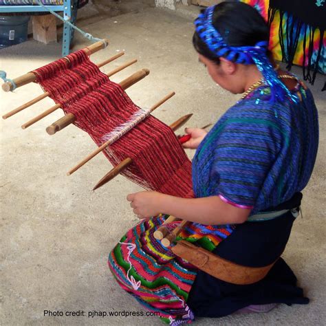 Weaving On Loom Weaving On The Sampleit Loom Paper Craft