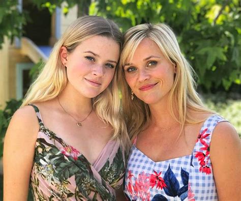 Reese Witherspoon And Lookalike Daughter Ava Phillippes Best Twinning