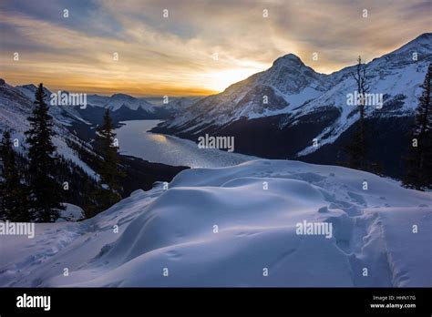 Sunset Alberta Canada Mountains Hi Res Stock Photography And Images Alamy