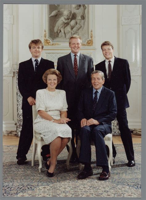 Vill du få tillgång till hela artikeln? Koningin Beatrix-Prins Claus en hun 3 zoons de Prinsen ...