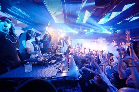 Top 10 Nightclubs In Chicago To Party Like Crazy