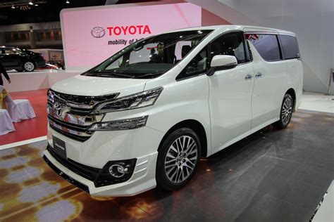 Toyota vellfire 2018 vs toyota vellfire 2015 to 2017 reviews by ken toh (bahasa malay) vellfire or alphard 2018 facelift model come with ahs ( adaptive high beam system) also beam moving up & down. 2015 Toyota Alphard and Vellfire launched in Thailand ...