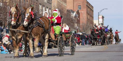 Photos Old Fashioned Christmas Parade 2022 Rolls Through Downtown