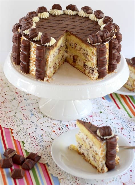 2 cm abstand zueinander auf eine tortenplatte legen. Kinder Bueno Torte - der absolute Knaller für Haselnuss ...