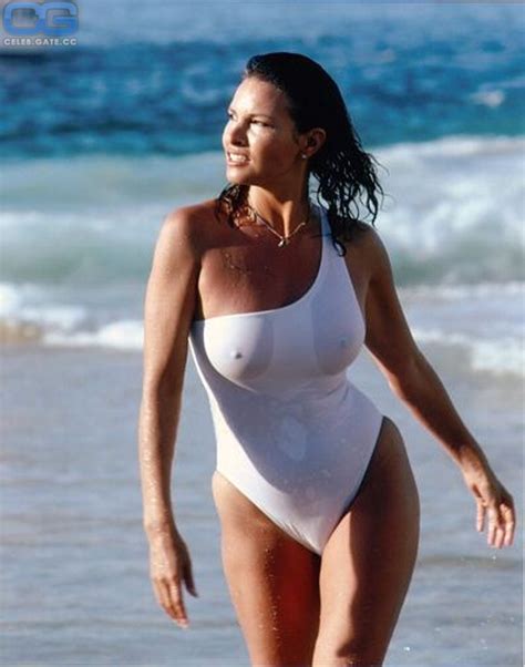Raquel Welch Raquel Welch Bikini Raquel Welch Celebrity Bikini My Xxx Hot Girl