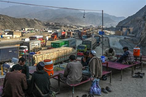 طالبان دولت پاکستان را به بستن دائمی گذرگاه‌های تورخم و خرلاچی تهدید