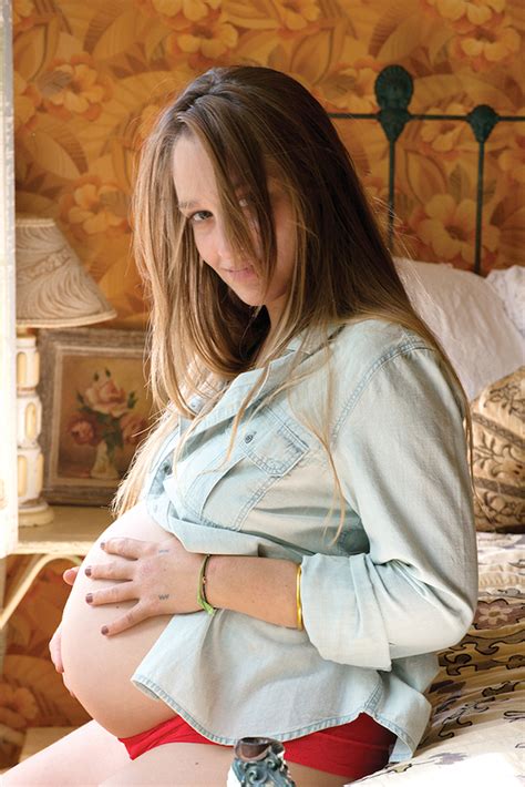 Pregnant Girls Star Jemima Kirke Poses Topless Talks Fame