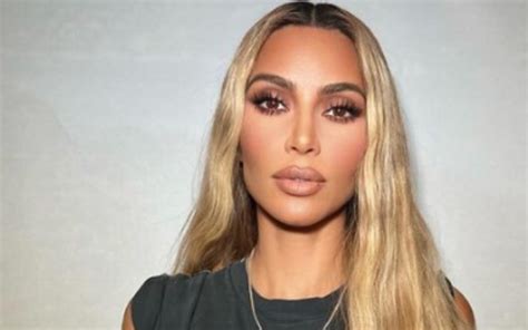 Kim Kardashian Says Goodbye To Her Platinum Blonde Look With New Dark Hair