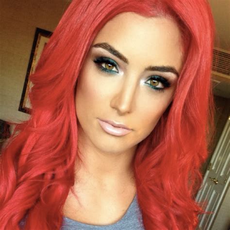 Eva Marie Wwe Universe Achieves This Hypnotic Look With Mud Eyeshadow