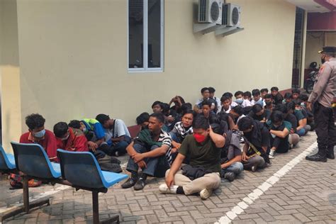 Puluhan Remaja Diamankan Polisi Di Lokasi Demo 2 Orang Bawa Senjata Tajam