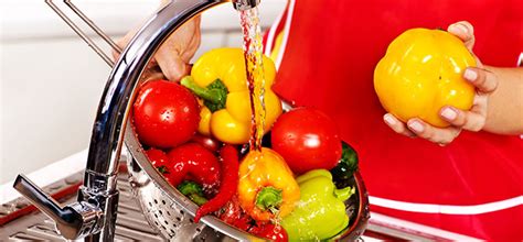 حميتي | أهمية غسل الفواكه والخضروات بطريقة جيدة وصحية